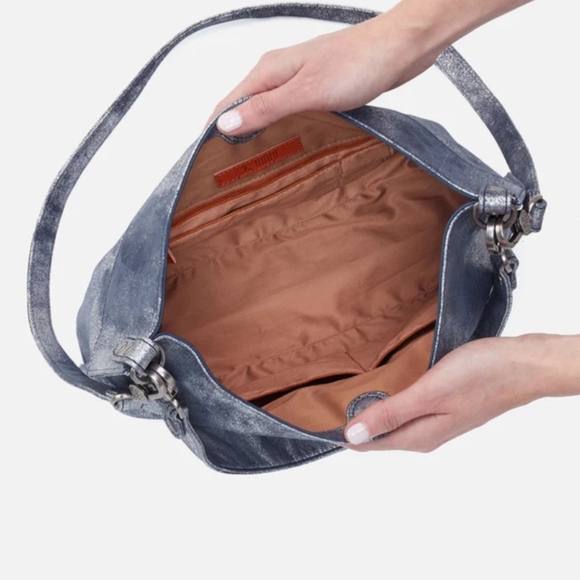 NWT! HOBO BEAUTIFUL blue pewter LEATHER Shoulder Bag - Picture 4 of 5